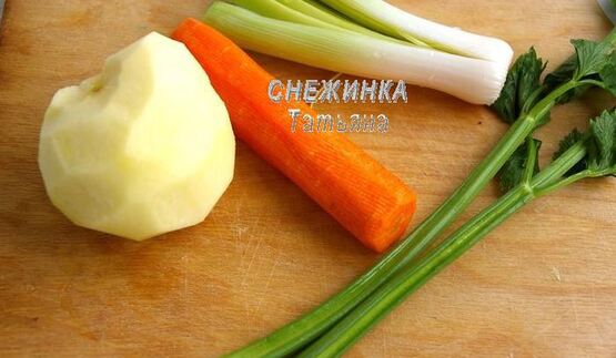 сырный суп с клецками из кабачка и сыра джюгас