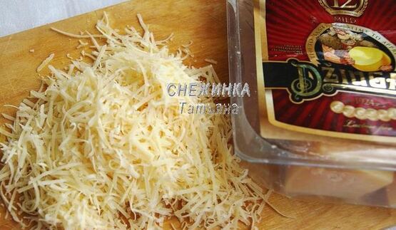 сырный суп с клецками из кабачка и сыра джюгас