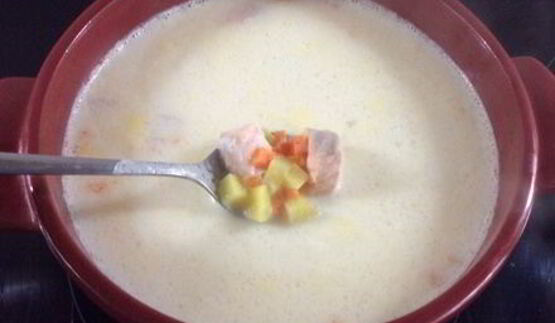 сырный суп с семгой и креветками