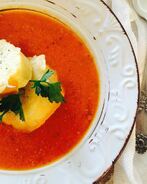 Томатный суп с гренками