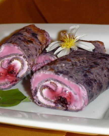 Рецепт блинчиков с черникой и творожной начинкой