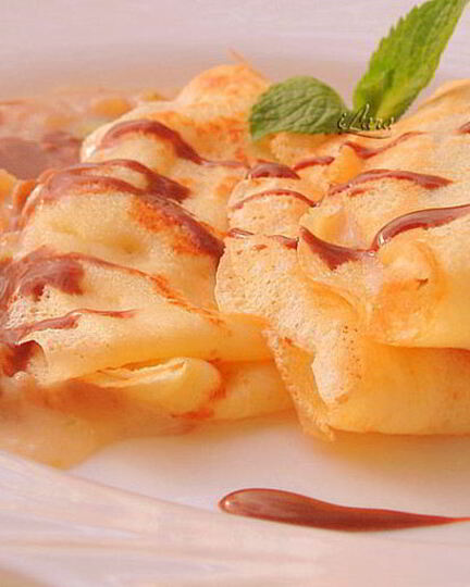 Рецепт блинчиков с ореховой начинкой и шоколадным соусом