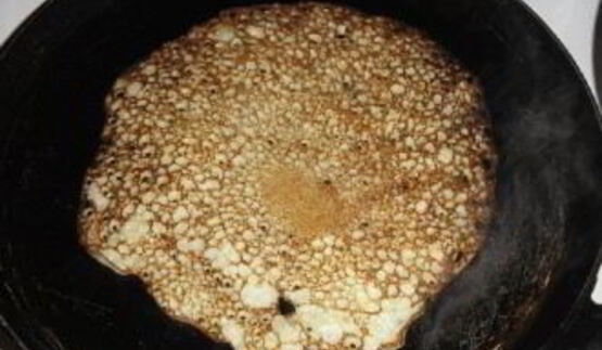 блины на кефире тонкие с дырочками