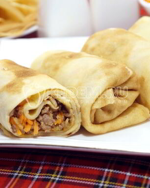 Блины с фаршем и морковью по-корейски