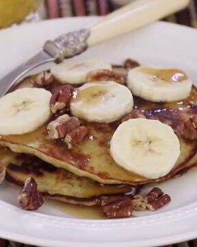 Быстрые банановые панкейки без муки