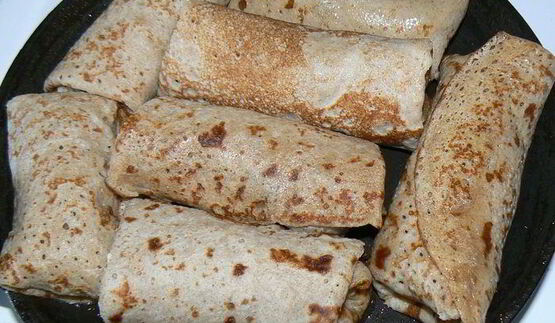 ржаные блины, фаршированные печенью и грибами