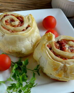 Булочки из слоеного бездрожжевого теста