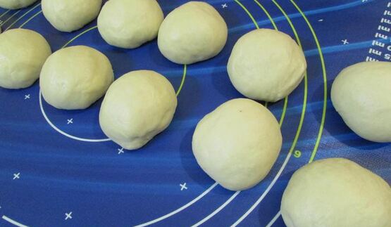 итальянские булочки с томатами и сыром