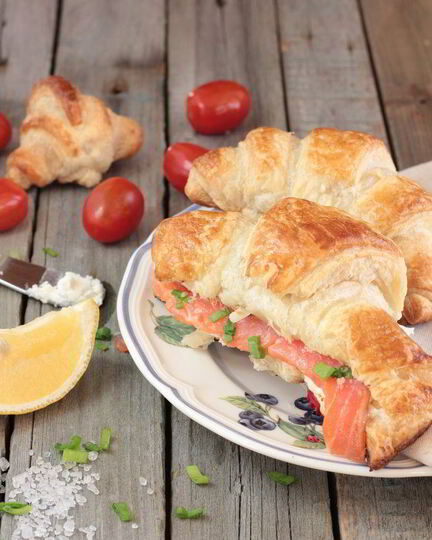 Рецепт круассана с семгой и сливочным сыром