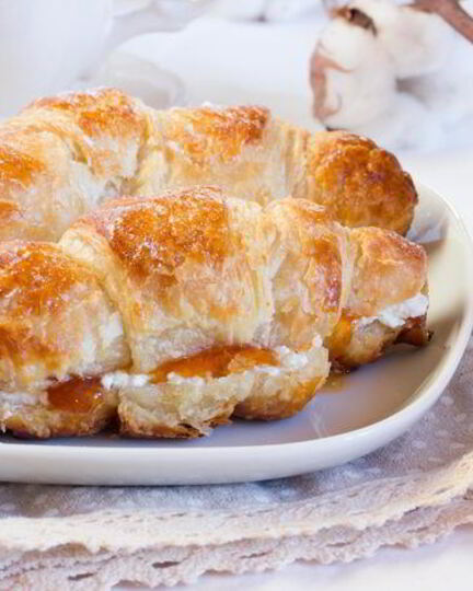 Рецепт круассанов с творожным кремом и абрикосовым конфитюром