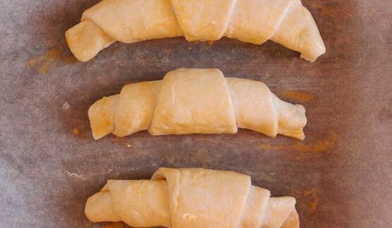 круассаны с творожным кремом и абрикосовым конфитюром