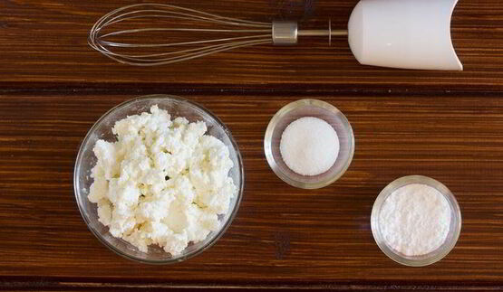 круассаны с творожным кремом и абрикосовым конфитюром