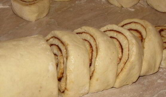 плюшки с корицей