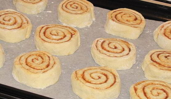 плюшки с корицей