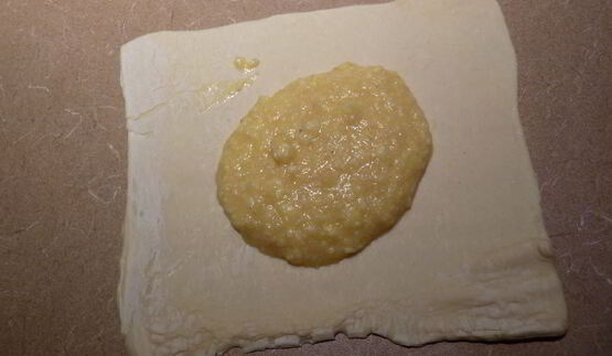 слоеные булочки с миндальной начинкой