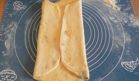 творожные витые булочки с курагой