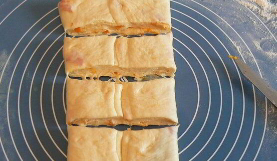 творожные витые булочки с курагой