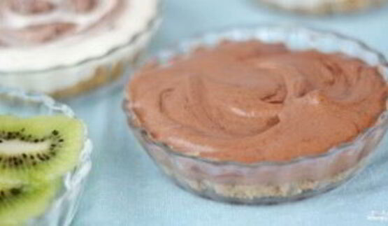 чизкейк без выпечки с кусочками киви