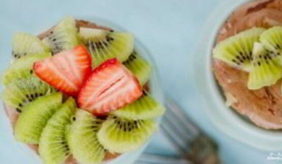 чизкейк без выпечки с кусочками киви