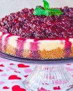 Чизкейк с ежевикой, малиной и гранатом