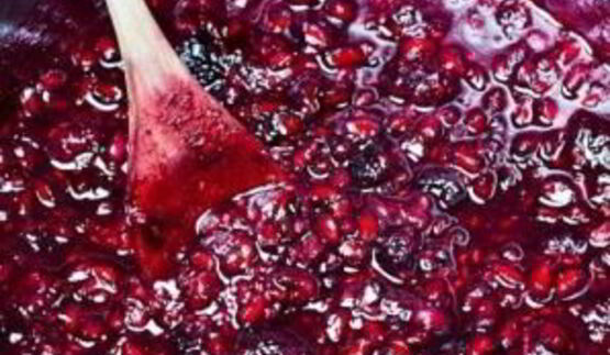 чизкейк с ежевикой, малиной и гранатом