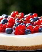 Легкий летний чизкейк с ягодами