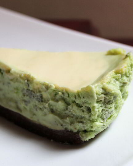 Рецепт мятного чизкейка на шоколадной подушке