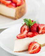 Нежный чизкейк с клубникой