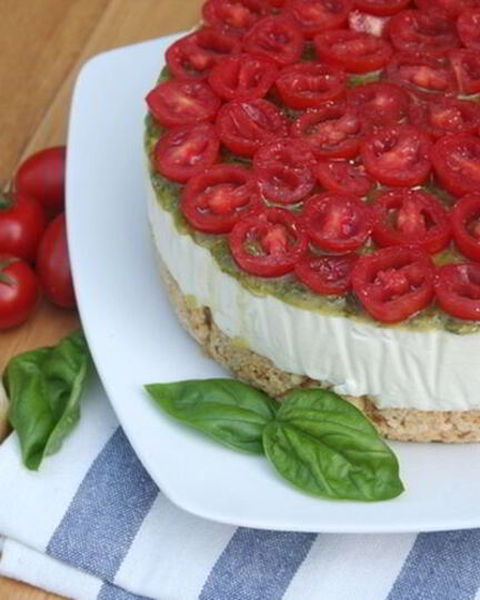 Рецепт сырного чизкейка с томатным соусом