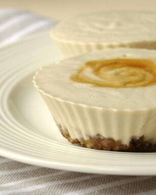 Вегетарианские мини-чизкейки без выпечки