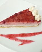 Землянично-банановый чизкейк с меренгами