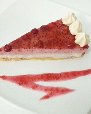 Землянично-банановый чизкейк с меренгами