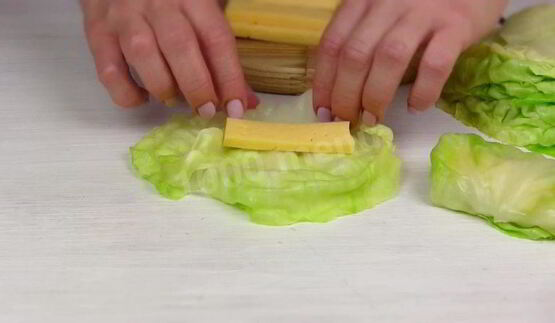 капустные конвертики с сыром