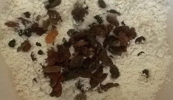 бананово-фисташковый кекс под молочно-маковой глазурью