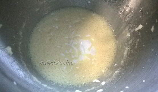 бананово-фисташковый кекс под молочно-маковой глазурью