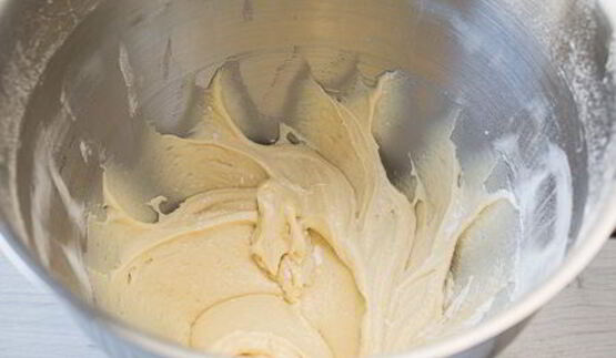 йогуртовые вишневые кексики с шоколадной крошкой