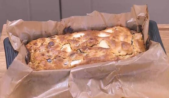 кекс на арахисовом масле с яблоком и шоколадом