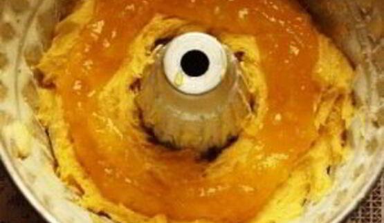 кекс с бразильским орехом, вареньем и шоколадом