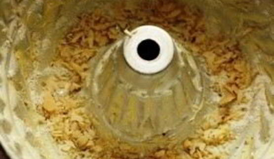 кекс с бразильским орехом, вареньем и шоколадом