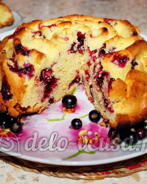 Кекс с черной смородиной