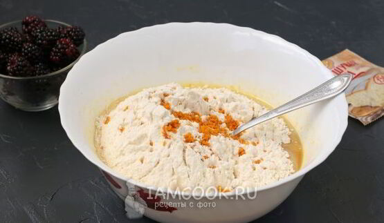 кекс с ежевикой