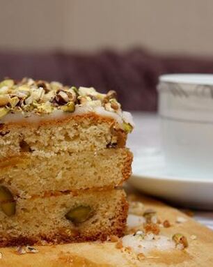 Кекс с фисташками и апельсиновым джемом