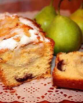 Кекс с грушей и черешней