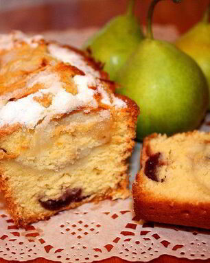 Кекс с грушей и черешней