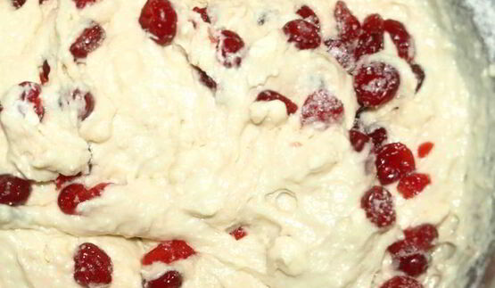 кекс с вяленой вишней на вишневом пиве