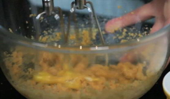 кексы красный бархат с вишневой начинкой