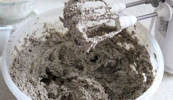 маковые капкейки с изюмом и сливочным кремом