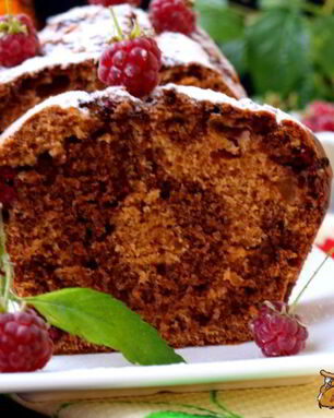 Мраморный пряный кекс на сыворотке с малиной