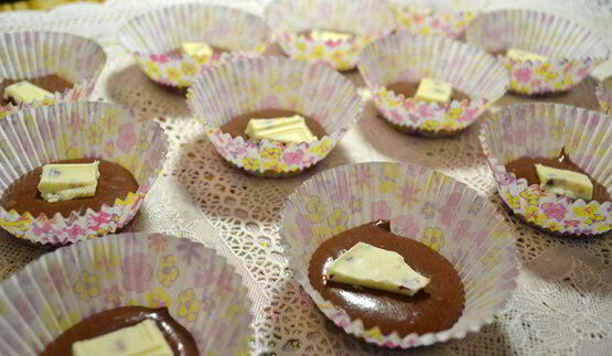 шоколадные кексы с начинкой из белого шоколада