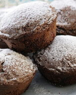 Шоколадные кексы с вишней